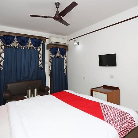 Hotel Oyo Capital O 5879 Radha Damodar Residency Puri Esterno foto