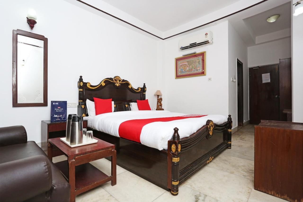 Hotel Oyo Capital O 5879 Radha Damodar Residency Puri Esterno foto