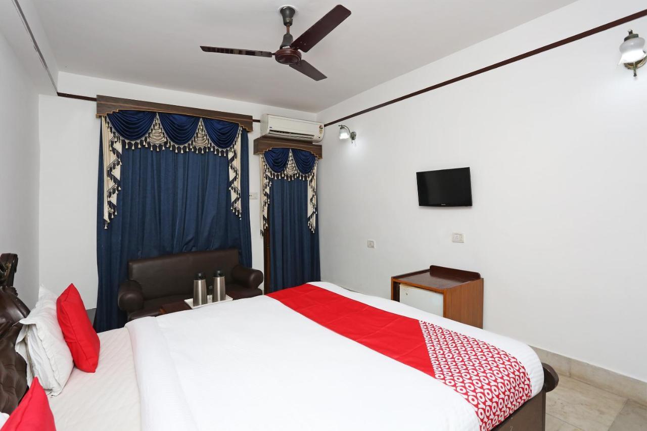 Hotel Oyo Capital O 5879 Radha Damodar Residency Puri Esterno foto