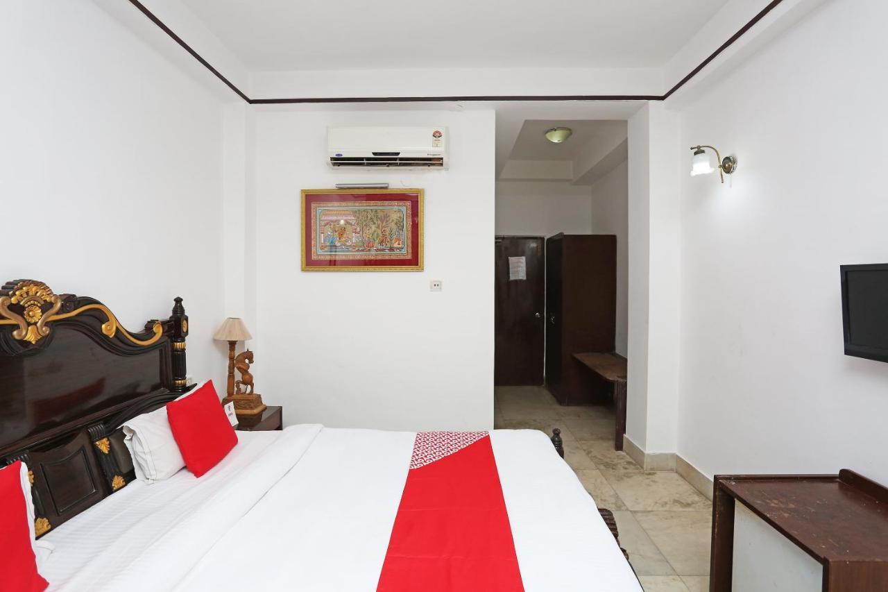 Hotel Oyo Capital O 5879 Radha Damodar Residency Puri Esterno foto