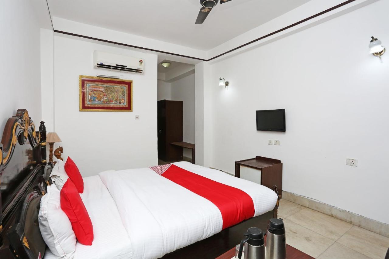 Hotel Oyo Capital O 5879 Radha Damodar Residency Puri Esterno foto