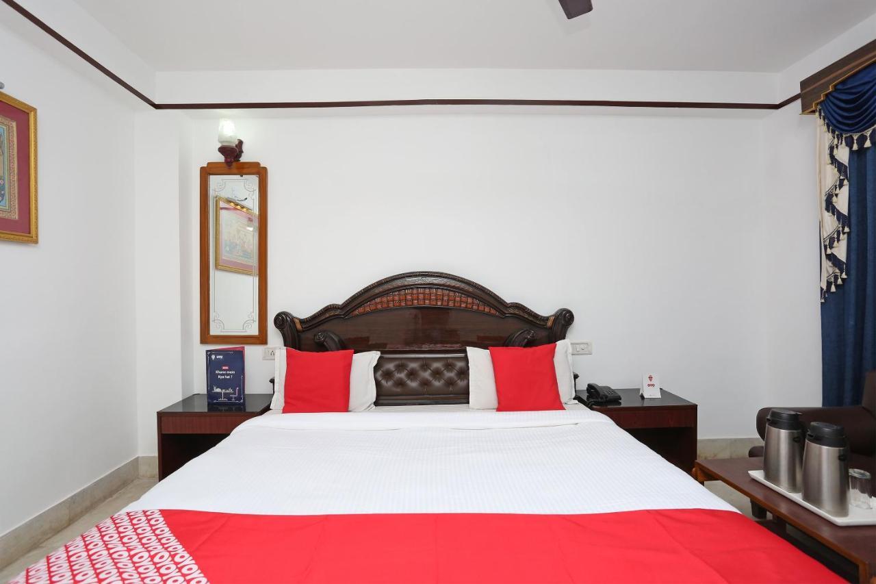 Hotel Oyo Capital O 5879 Radha Damodar Residency Puri Esterno foto