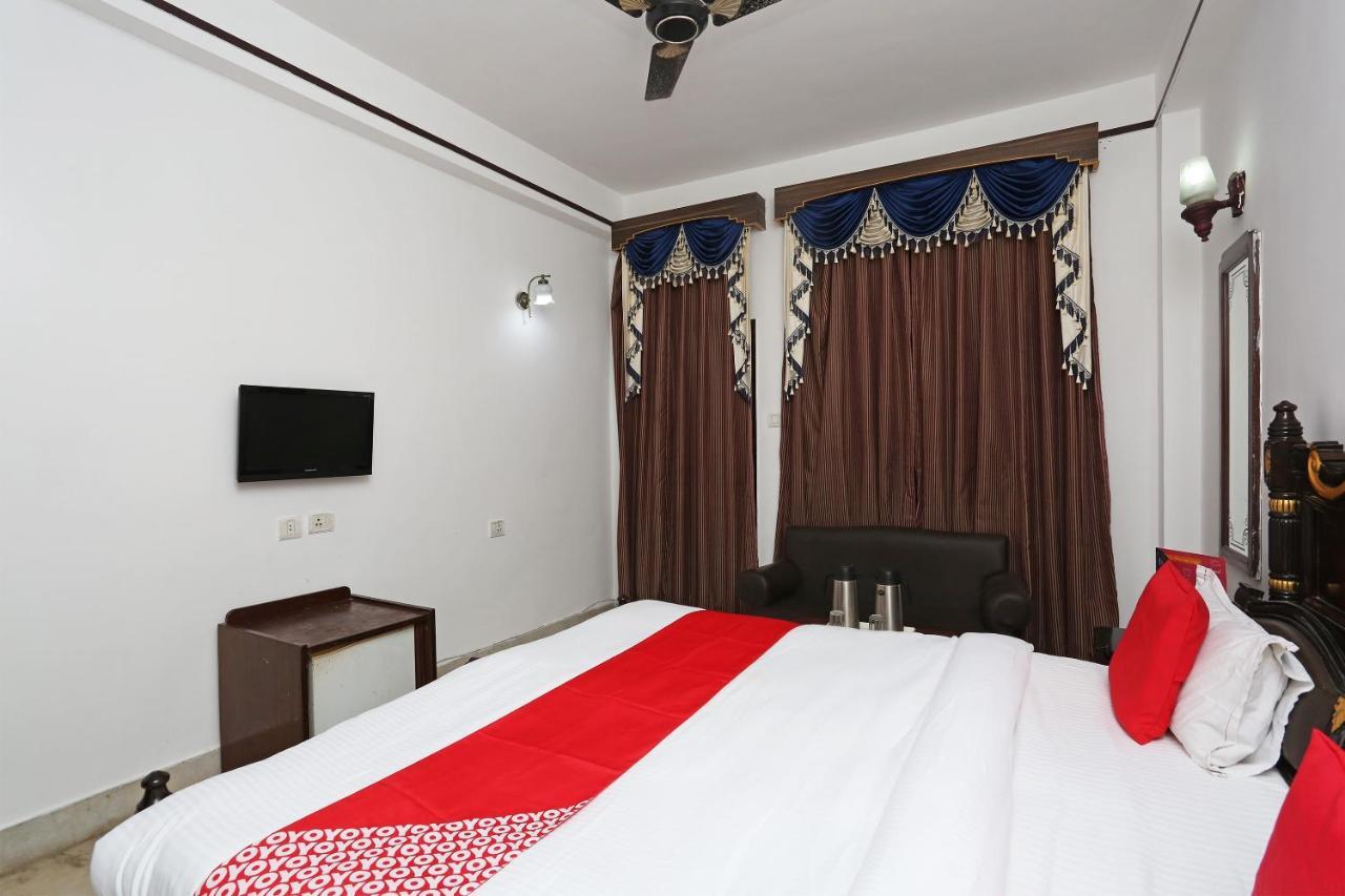 Hotel Oyo Capital O 5879 Radha Damodar Residency Puri Esterno foto