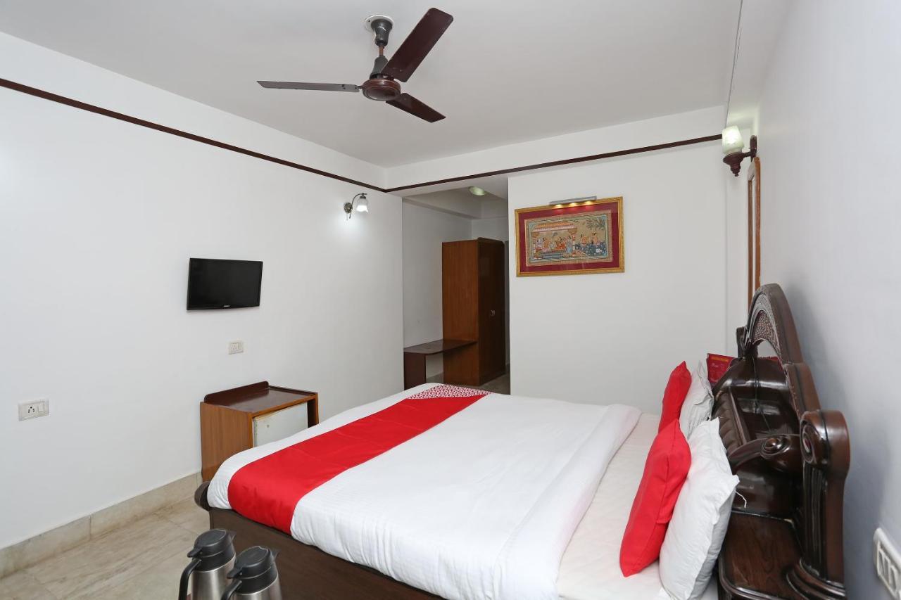 Hotel Oyo Capital O 5879 Radha Damodar Residency Puri Esterno foto