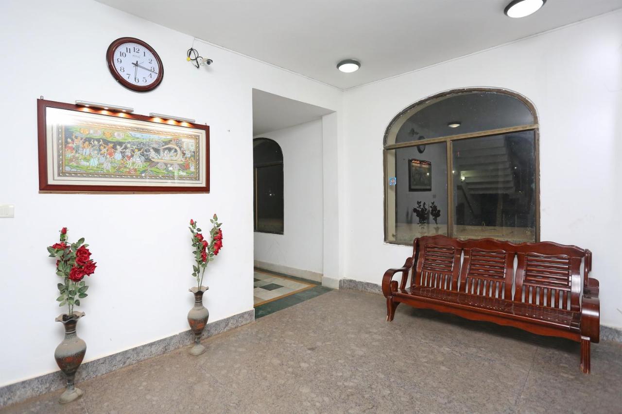 Hotel Oyo Capital O 5879 Radha Damodar Residency Puri Esterno foto