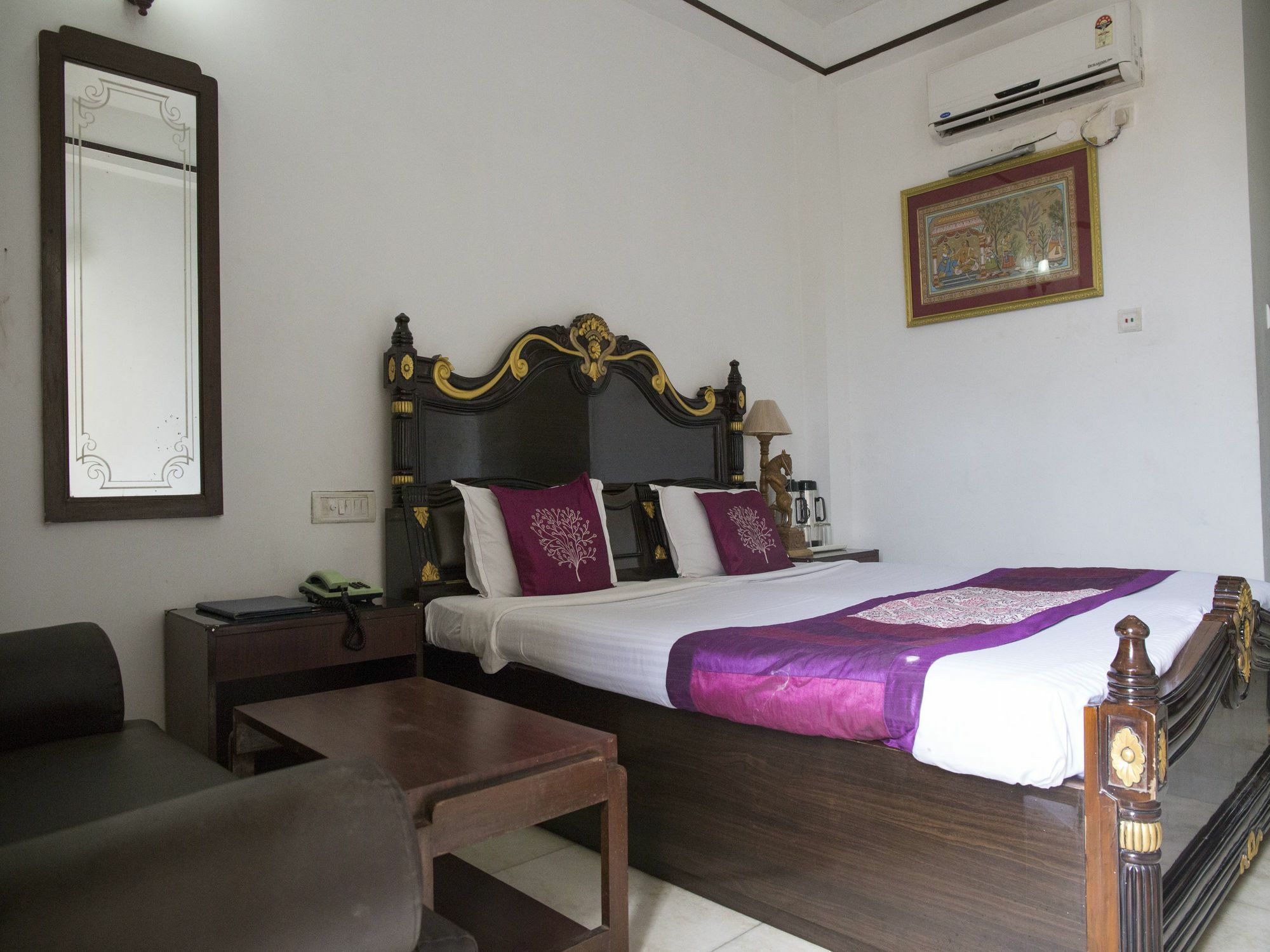 Hotel Oyo Capital O 5879 Radha Damodar Residency Puri Esterno foto