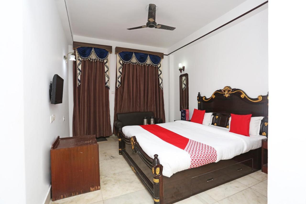 Hotel Oyo Capital O 5879 Radha Damodar Residency Puri Esterno foto