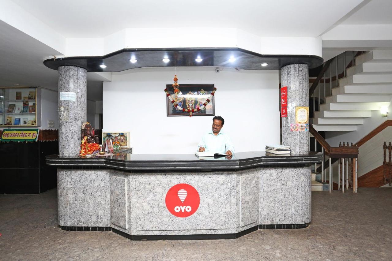 Hotel Oyo Capital O 5879 Radha Damodar Residency Puri Esterno foto